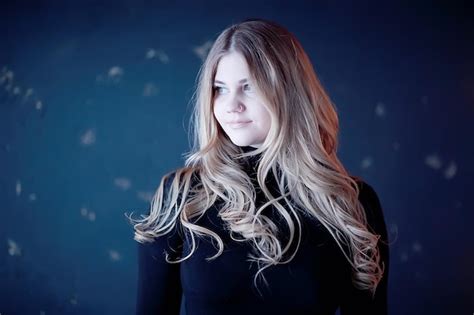 Premium Photo Blonde Long Hair Portrait Sexy Model Posing With Long Hair Beautiful Girl In