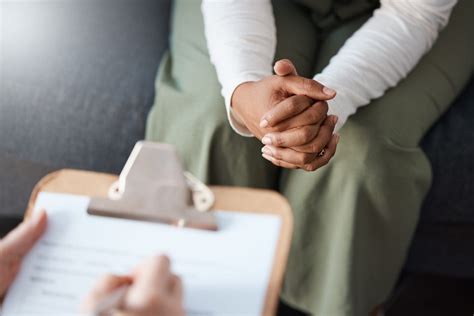 La Invita A Cena Di Lavoro Poi La Stupra Imprenditore Arrestato Per