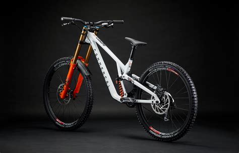 Commencal Commencal Supreme Dh V5 Signature Coil Pure White