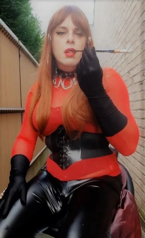 Quietly Smoking With A Holder Nude Pics XHamster