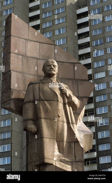 Lenin Monument Hi Res Stock Photography And Images Alamy