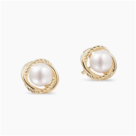 The 20 Best Pearl Anniversary Gifts for Your Spouse