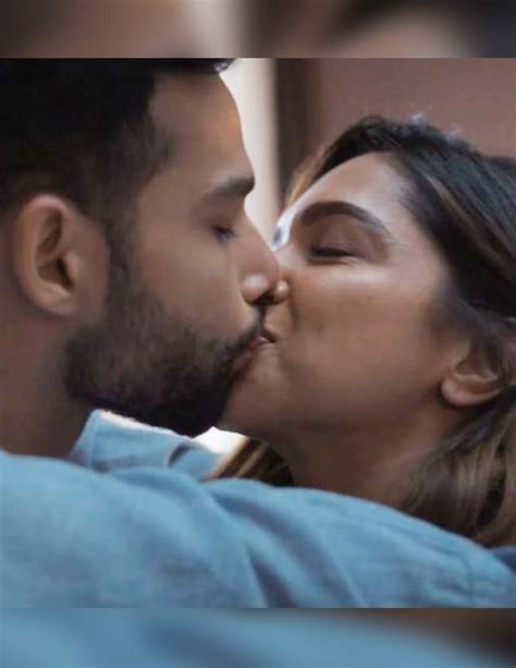 Gehraiyaan To Ramleela 15 Bollywood Kissing Scenes Ranked From Worst