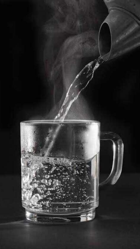 Benefits Of Hot Water ଖଲ ପଟର ଗରମ ପଣ ପଇଲ ମଳଥଏ ଏହ ଆଶଚରଯୟଜନକ ଲଭ