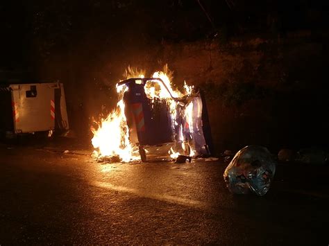 Cava Cassonetto Della Spazzatura Incendiato A Sant Anna Ulisse Online