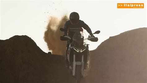 Arriva Tuareg La Moto Adventure Di Aprilia Blogsicilia Ultime