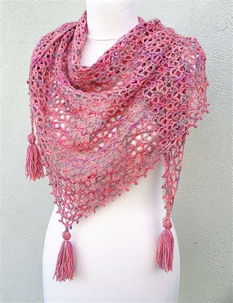 Little Fictions Free Crochet Pattern For A One Skein Shawl Annie Design Crochet