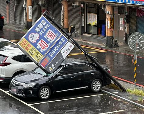 多元計程車慘被停車場招牌砸中 網喊：營業損失難算了 Ftnn 新聞網