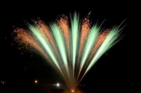 Gold Fireworks | Gold and Green Fireworks | Fireworks photo, Fireworks ...