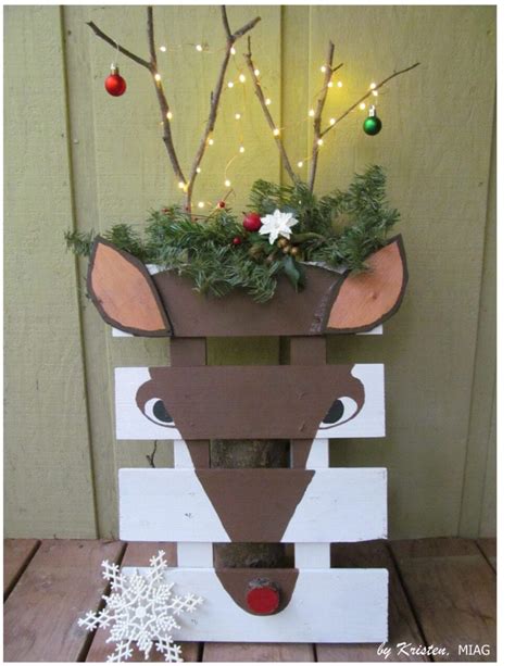 Wood Pallet Reindeer Lights Up The Holidays Make It A Garden