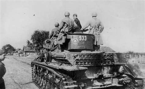 Captured German Panzer IV Tank 933 of 8th Panzer Division | World War ...