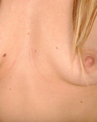 Leggy Broad Penelope McDowd Spreading Shaved Mature Pussy In High Heels Porn Pictures XXX