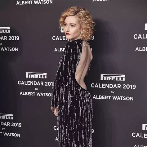 40 Almost Nude Photos Of Julia Garner 12thBLOG