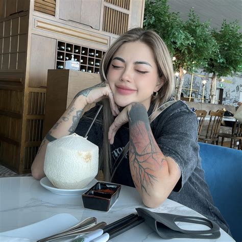 Hot girl xăm trổ Việt Hàn vẫn nữ tính dù vẩy mực kín người