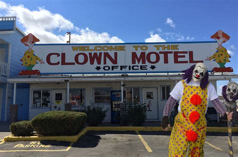 This creepy clown motel in Nevada is the stuff nightmares are made of ...