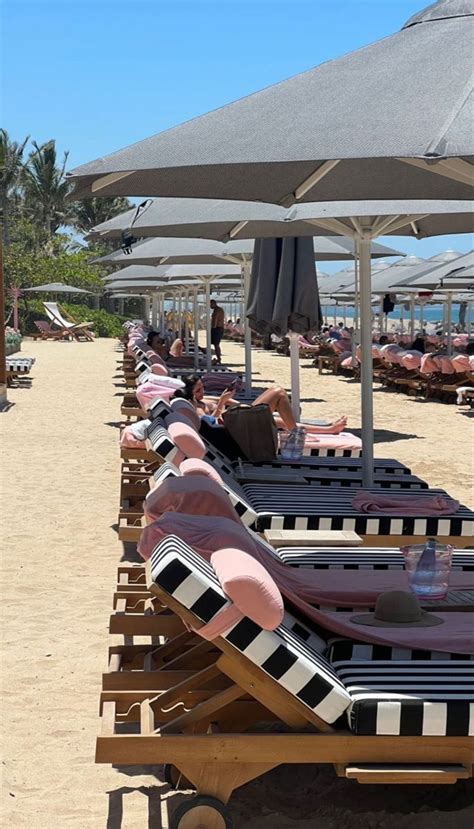 Hot Sexy Dalia Cromwell Bikini Pics