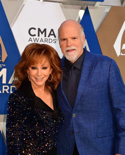 Reba Mcentire Cuddles Up To Boyfriend Rex Linn At The Cma Awards In