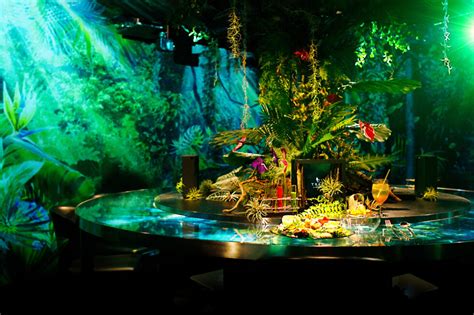 プロジェクションマッピングによる卓上のアート体験TREE by NAKED yoyogi park GOURMET 大人の旅を豊かにするWEBマガジン COMFORTS