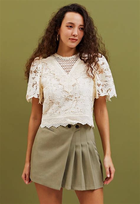 Lily Häkelspitze Crop Top in Creme Retro Indie and Unique Fashion