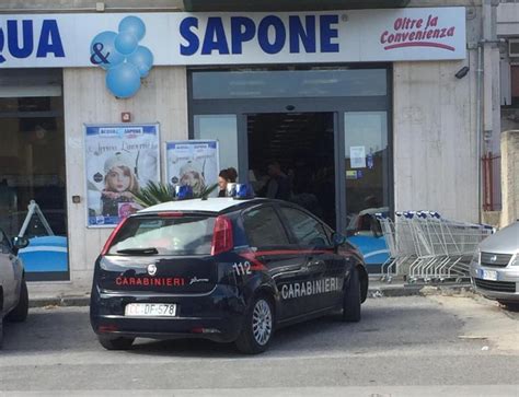 Rapina Acqua E Sapone Commessa Terrorizzata Consegna L Incasso