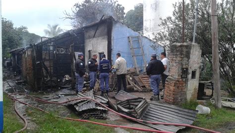 Incendio Destruyó Una Precaria Vivienda Y Murió Un Hombre Hay Que Ayudar Noticiasformosa