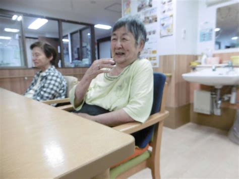 7月生まれの入居者様の誕生会をお好み焼き（広島風）で祝ってみた。｜スタッフブログ｜alsok介護株式会社