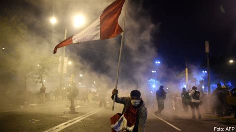 La Crisis En El Perú Causas Políticas Y La Necesaria Reforma Policial