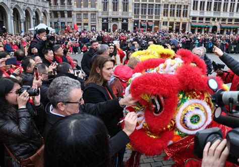 Une parade du Nouvel An chinois à Bruxelles China Cultural Center