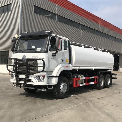 Sinotruk Howo Heavy Duty Liters Water Sprinkler Truck Water