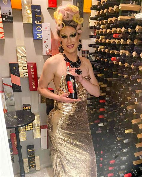 Queen Candy Cane (she/her) (@queen.candy.cane) • Instagram photos and