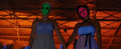 Tragedy Girls Review: A Gory, Glam Slasher Satire | Collider