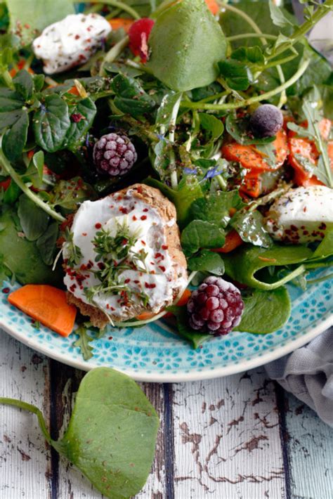 Salat mit Ziegenkäse und Postelein Frühlingssalat