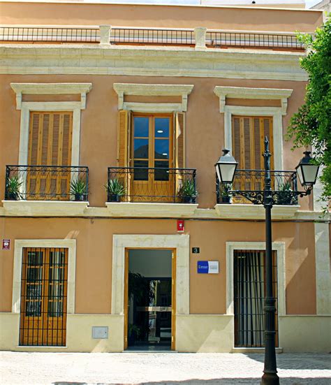 EL IEA precisa lingüistas