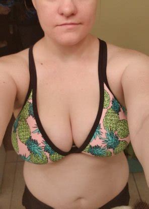 Do you like my pineapple bikini F Foto Pornô