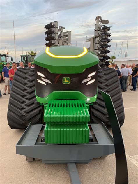 John Deere Reveals New Driverless Tractor Concept