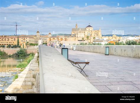 Puente Romano Y La Catedral Mezquita Como Hitos De C Rdoba Andaluc A