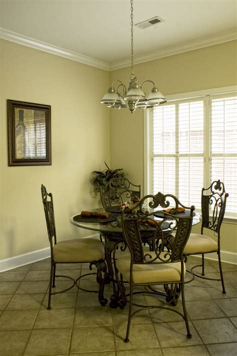 Small dining room decor - Interior Design Ideas