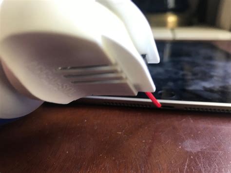 How To Properly Clean An Ipad S Charging Port When It Won T Charge Business Insider India