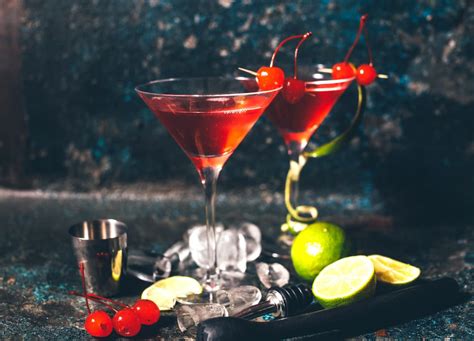 Drink Cosmopolitan você conhece a bebida mista famosa na série Sex and the City Receitas Fáceis