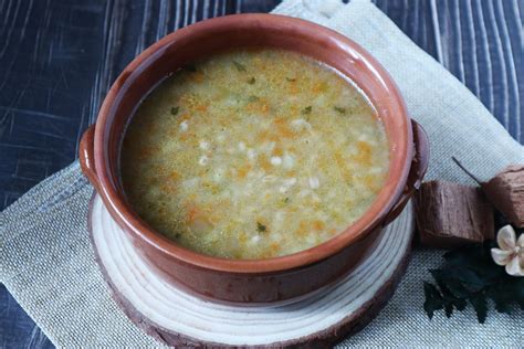 Zuppa Di Orzo E Farro Tavola Imbandita