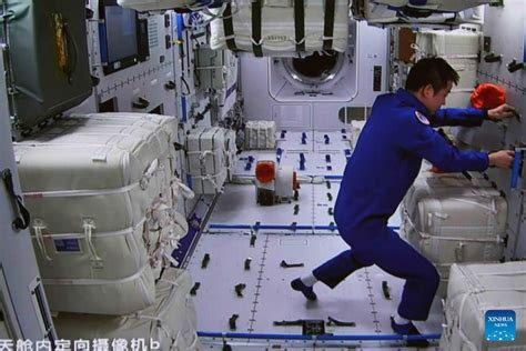 Shenzhou 14 astronauts enter Wentian lab module 我苏网