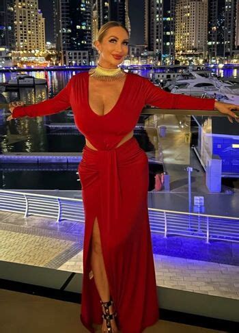 Mara Traversi Giorgiatraversi Mara Traversi Maratraversi Nude Onlyfans Page The