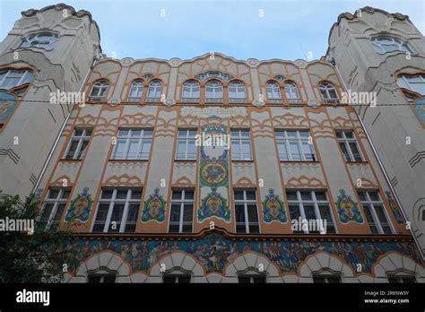 Budapest Jugendstil Schulgebäude in der Dob utca Budapest Art