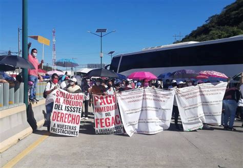 Trabajadores Del Issste En Guerrero Bloquean Carreteras Exigen Se