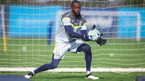 Novo reforço do Grêmio recusou uma proposta melhor para jogar Renato