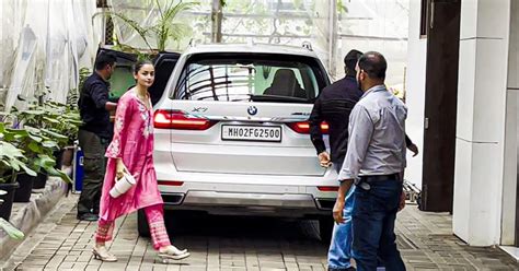 Bollywood Actress Alia Bhatts New Car Is A Bmw X7 Luxury Suv Worth Rs