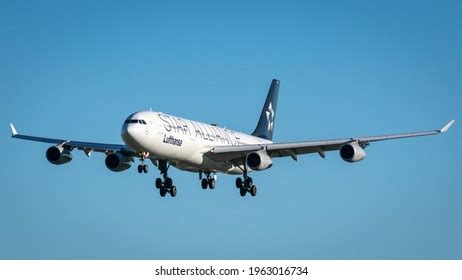 173 Lufthansa A340 300 Images, Stock Photos & Vectors | Shutterstock