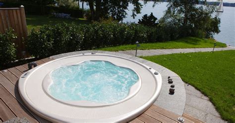 Beste Whirlpools im Test: Vergleich + Empfehlung [2024]
