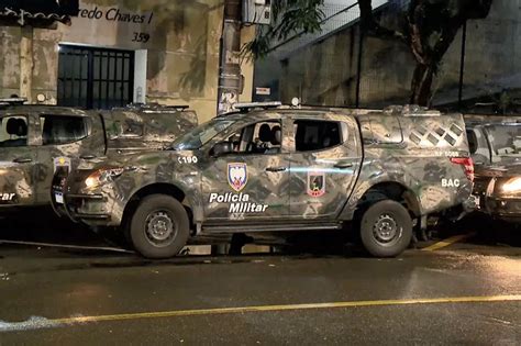 Trinta Homens Trocam Tiros Com Policiais Militares Atiram Granada E