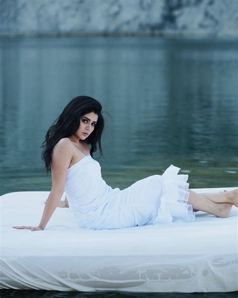Megha shetty latest hot photos goes viral ನದದಗಡಸವತದ ʼಮಘʼ ಅಮಘ ಸದರಯ ಫಟಸ